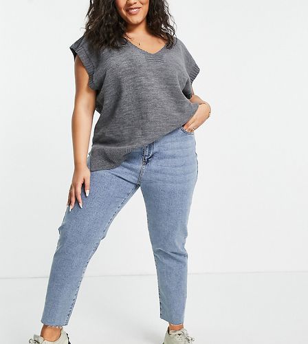Cotton On Curve - Mom jeans a vita alta lavaggio medio - Cotton:On Plus - Modalova