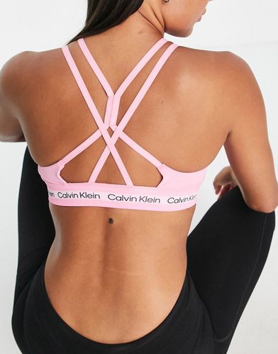 Reggiseno sportivo rosa con spalline sottili e logo in coordinato - Calvin Klein Performance - Modalova