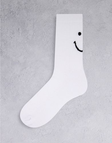 Calzini sportivi bianchi con faccine sorridenti-Bianco - ASOS DESIGN - Modalova