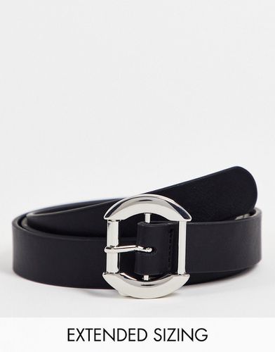 Cintura sottile in pelle sintetica nera con fibbia argento-Nero - ASOS DESIGN - Modalova