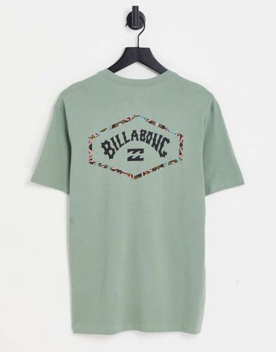 Exit Arch - T-shirt verde con logo ad arco - Billabong - Modalova