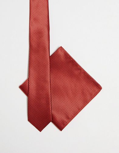 Cravatta e fazzoletto da taschino rosso con stampa-Marrone - Gianni Feraud - Modalova