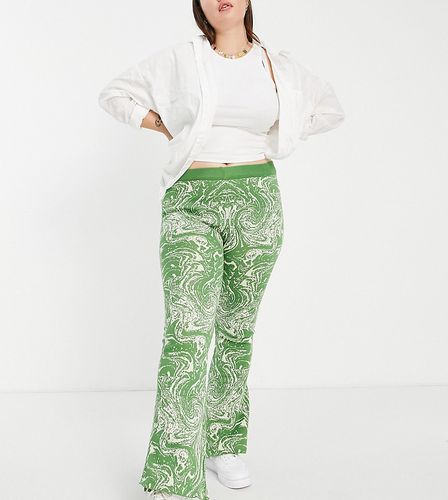 Pantaloni a zampa comodi in maglia effetto marmo in coordinato - Daisy Street Plus - Modalova