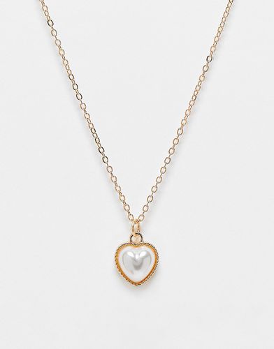 Collana color oro con ciondolo a cuore con perla - DesignB London - Modalova