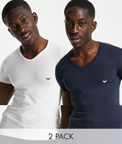 Emporio Armani Loungewear - Confezione da 2 T-shirt da casa bianche e blu navy con logo e scollo a V - Emporio Armani Bodywear - Modalova