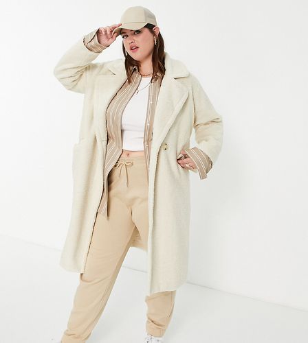 Cappotto taglio lungo oversize in bouclé color crema - Fashion Union Plus - Modalova