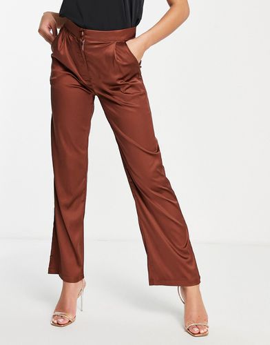 Pantaloni extra larghi in raso cioccolato in coordinato-Marrone - Femme Luxe - Modalova