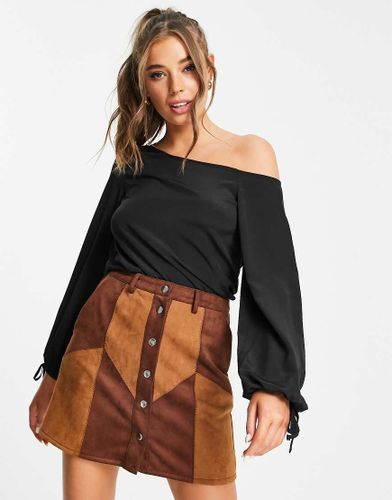 Top nero con spalle scoperte - Lipsy - Modalova