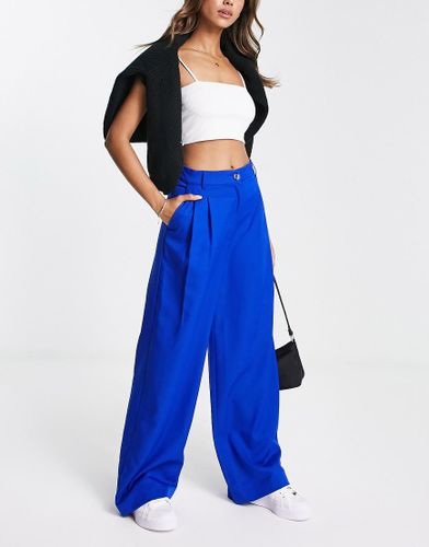 Pantaloni blu a vita alta con pinces frontali - Monki - Modalova