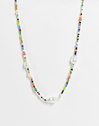 Collana con perline multicolore-Oro - Pieces - Modalova