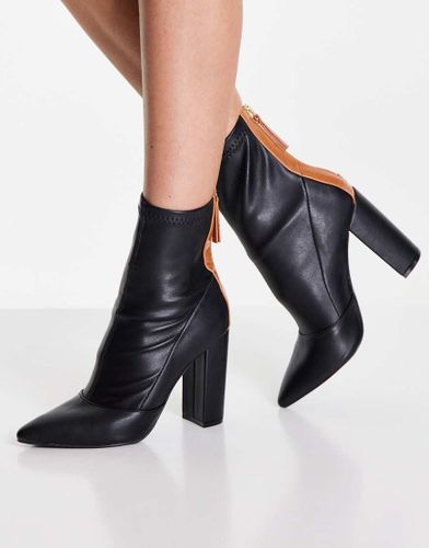 Glam - Stivaletti a punta con tacco largo neri-Nero - QUPID - Modalova