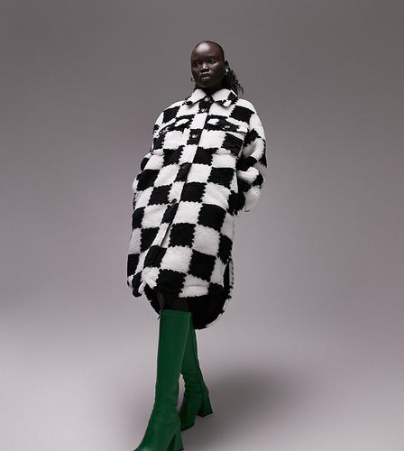 Cappotto lungo in pelliccia sintetica a quadri bianco e nero-Multicolore - Topshop Petite - Modalova