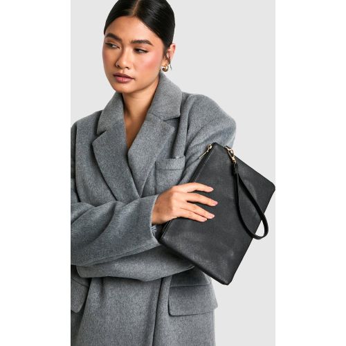 Pochette piatta con trama zigrinata e chiusura con zip - boohoo - Modalova