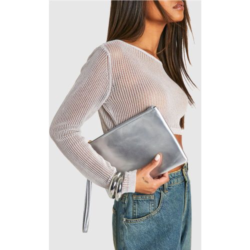 Pochette in PU liscia metallizzata con chiusura con zip - boohoo - Modalova